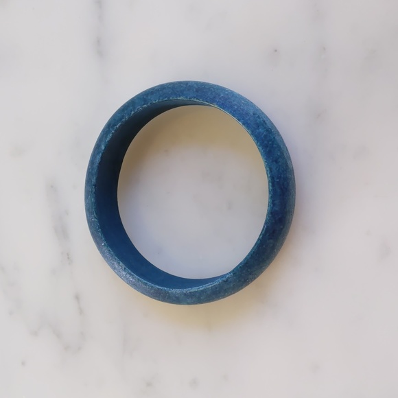 NWOT. Vintage 0.75" Wide Blue Wooden Bangle Bracelet. - Picture 2 of 2